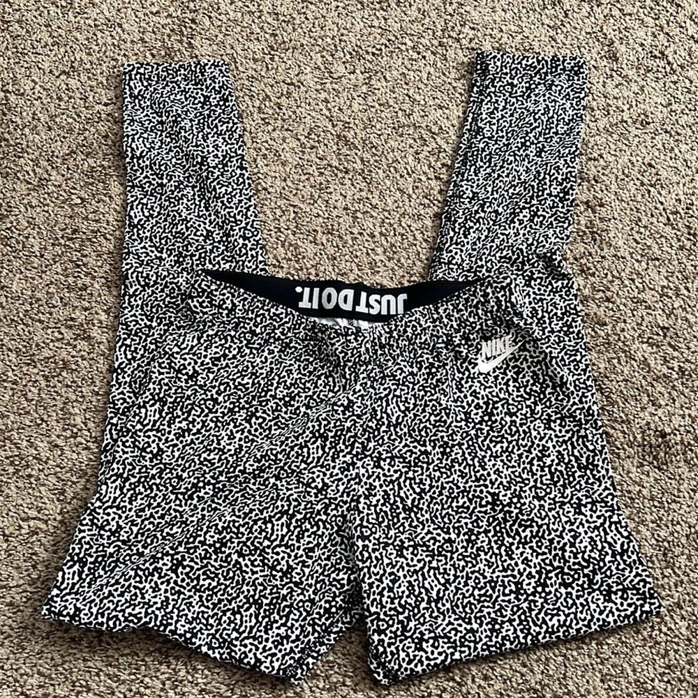 Size M Nike leggings